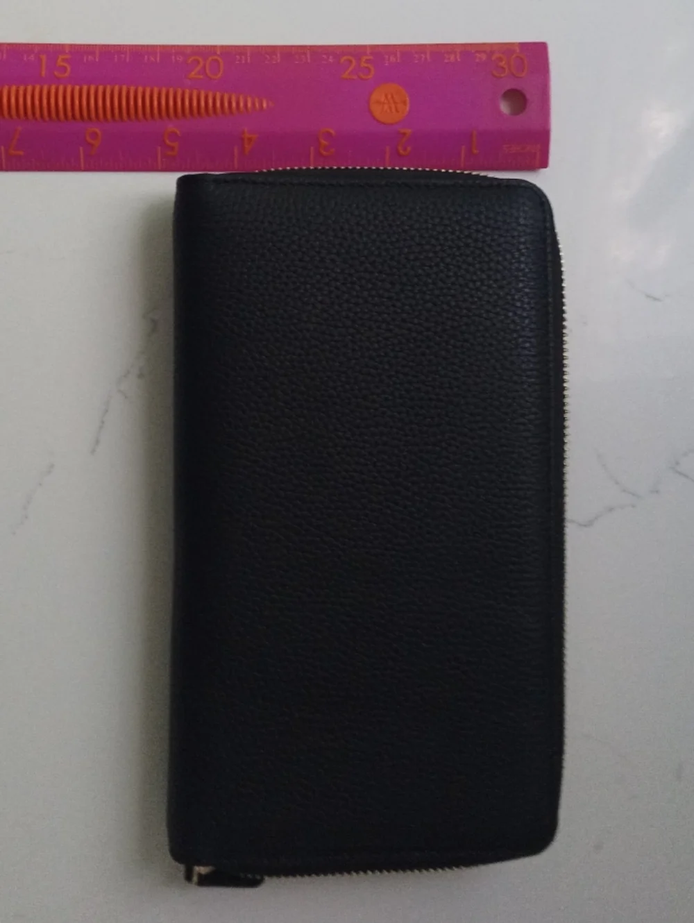 Black Zippered Leather Travel Wallet / agenda